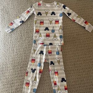 Hanna Andersson Disney PJs (110)